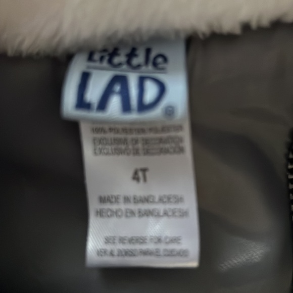 Very cute and warm vest from a non smoker, no pets home. - Picture 2 of 3